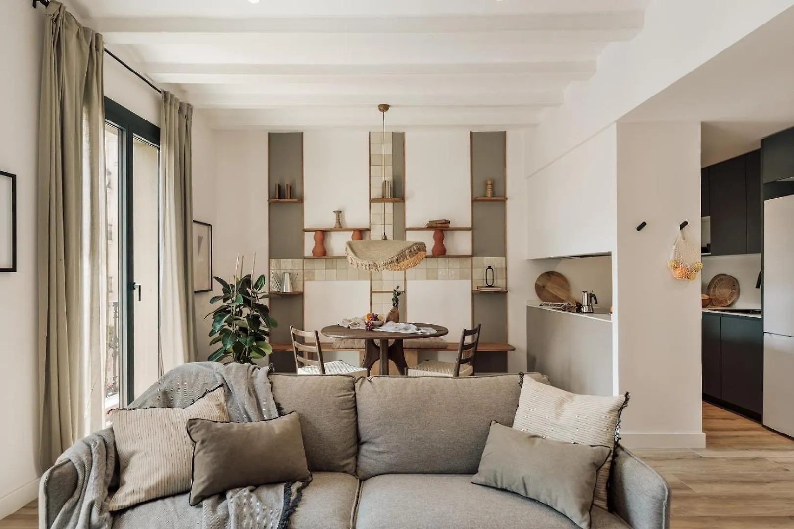 Orosi - 2 Bedrooms And Balcony In Poble Sec Barcellona
